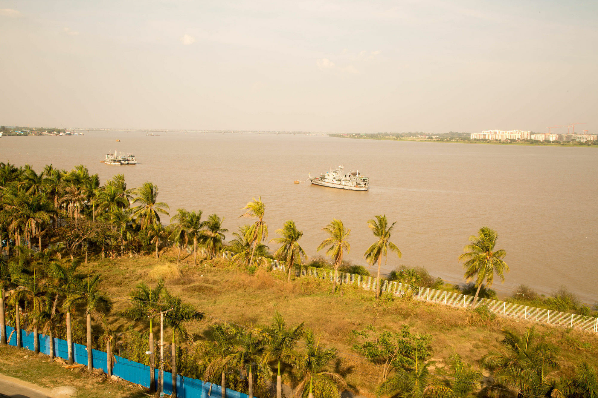 Uptown Hotel Yangon Exteriör bild